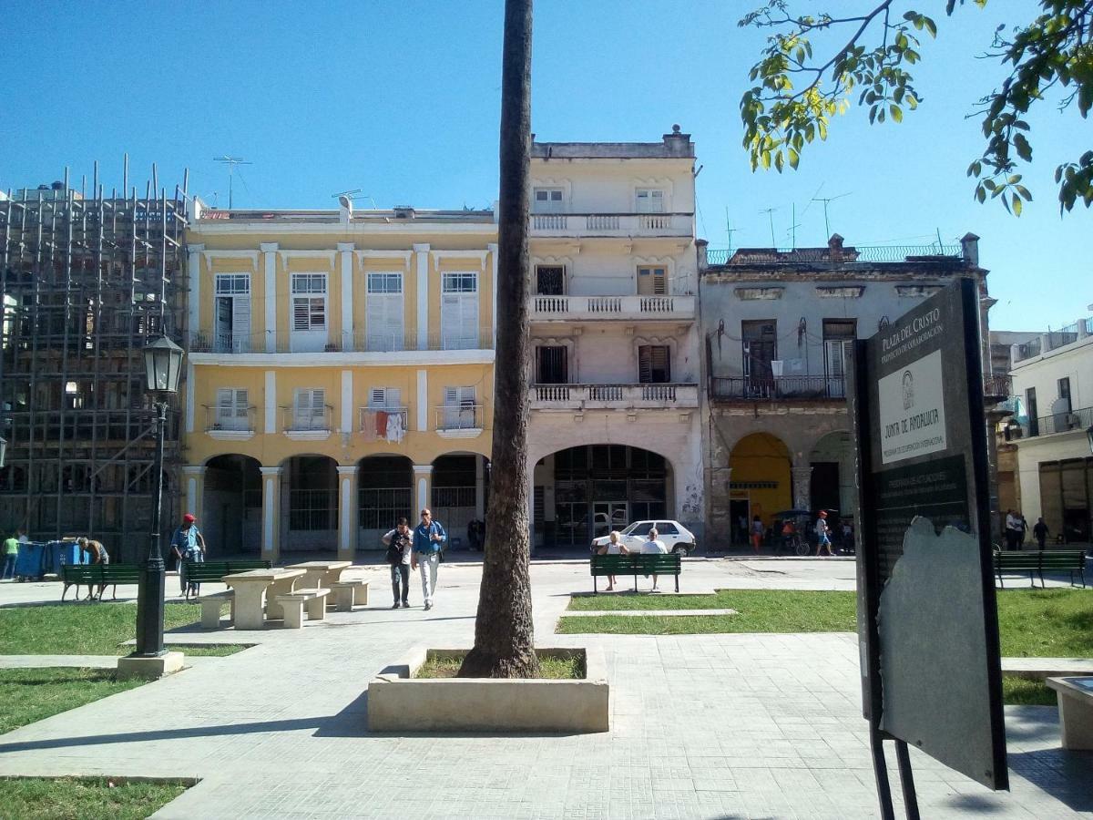 فندق هافانافي  El Leon Azul Habana Vieja المظهر الخارجي الصورة